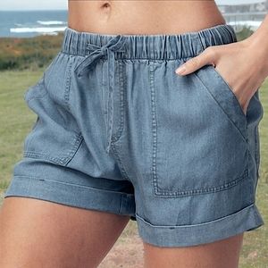 38101 Chambray Shorts